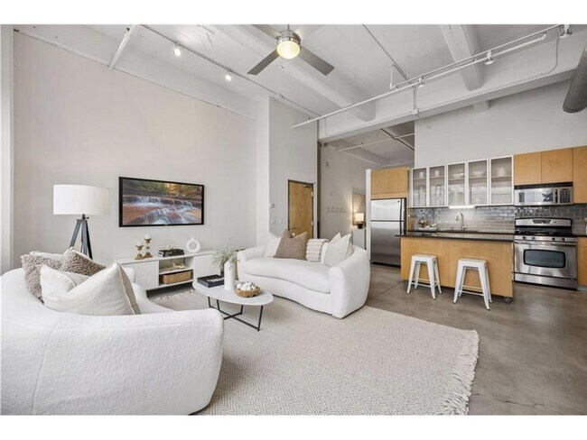 Building Photo - 700 N Washington Ave
