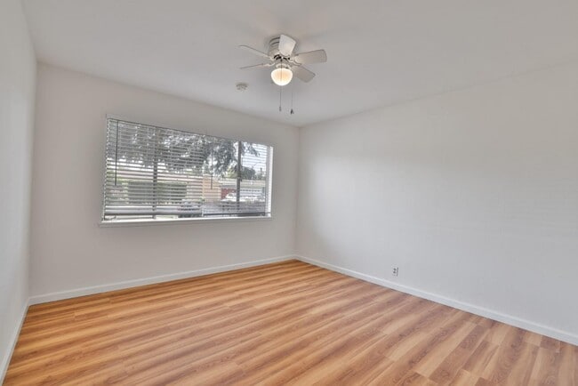 Building Photo - 1841 Briarwood Dr