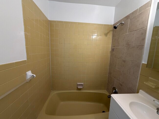 Building Photo - 81 70th St