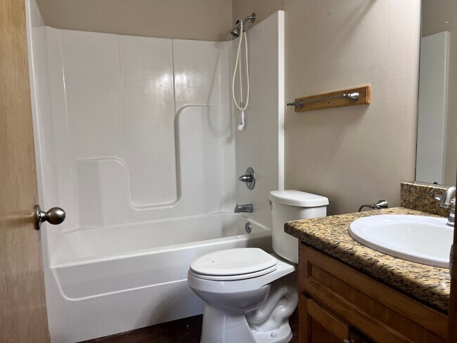 Building Photo - Brown St Units