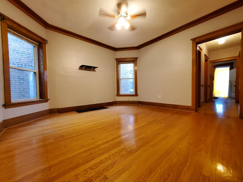 Building Photo - 4734 N Albany Ave