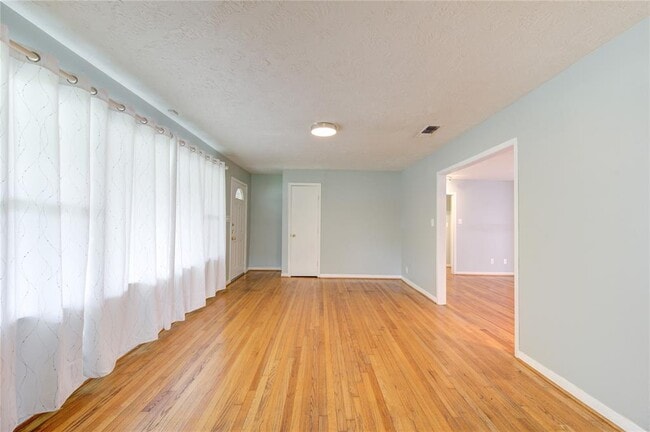 Building Photo - 5025 Hazelton St