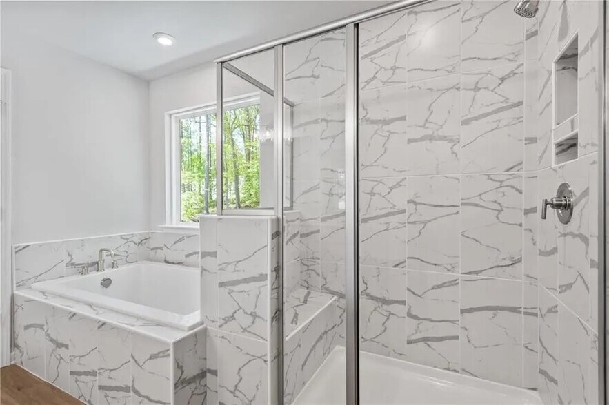 Building Photo - Room in House on Riverwood Dr