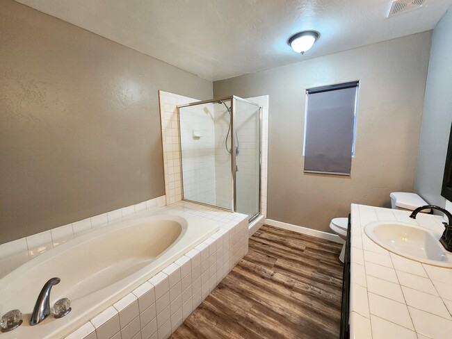 Building Photo - 8608 Hoodsport Ave