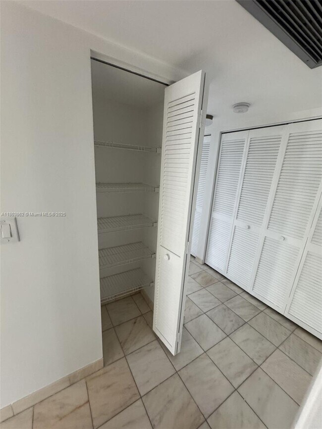 Building Photo - 15645 Collins Ave