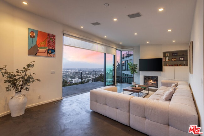 Building Photo - 8634 Franklin Ave