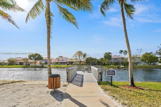 Building Photo - 677 NW 170th Terrace