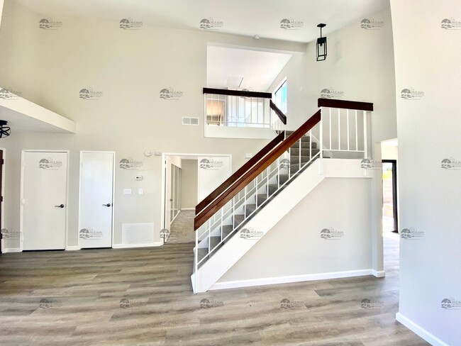 Building Photo - Updated 3BD/2BA with Air Conditioning