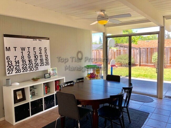 Building Photo - Popular Eichler model 4 Bed / 2 Bath / 1,742 Sqft Walnut Creek single-family house in the Rancho ...