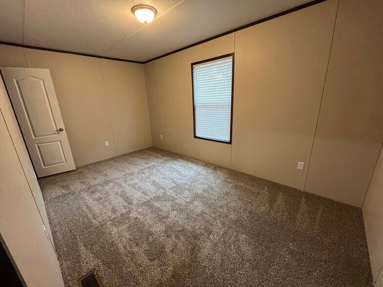 Building Photo - 126 Peggy St