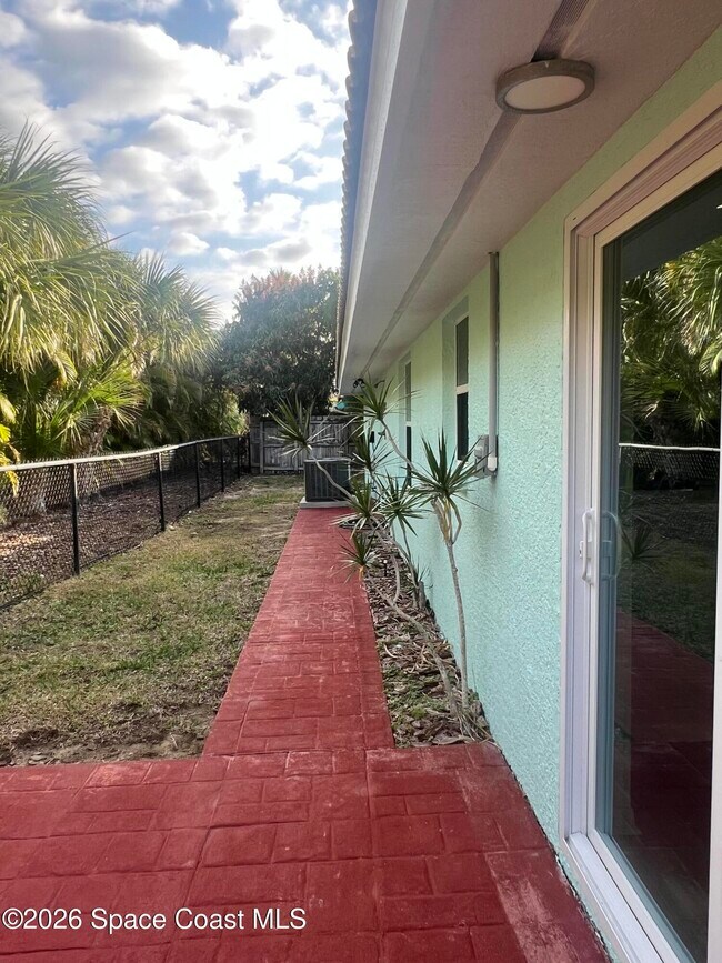 Building Photo - 160 Sandy Shoes Dr