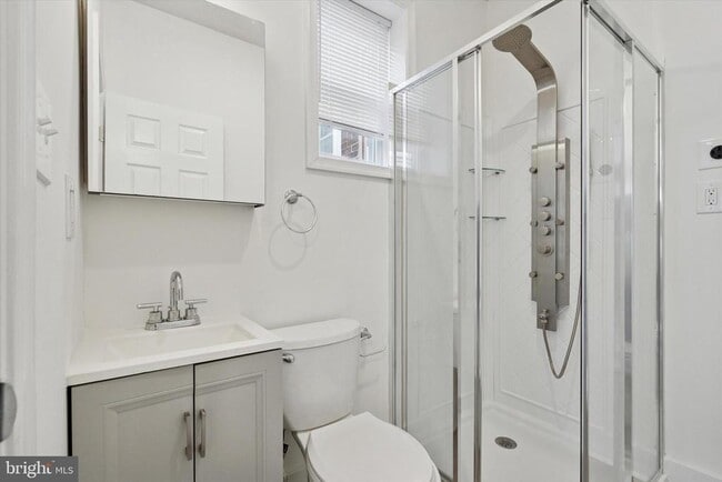 Building Photo - 2250 N Woodstock St