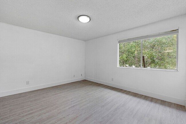 Building Photo - 417 Vista Isles Dr