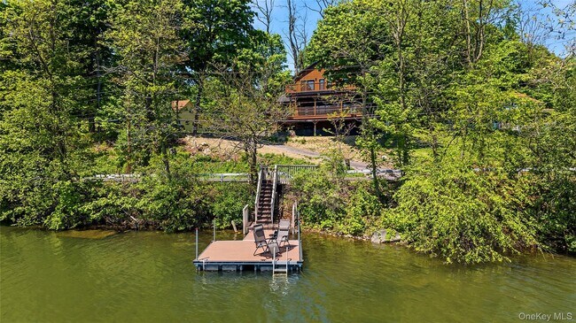Building Photo - 548 Lakes Rd