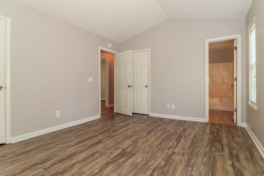 Building Photo - 523 White Pines Dr
