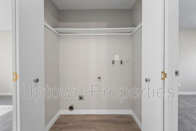 Building Photo - 5660 SW 180th Ave
