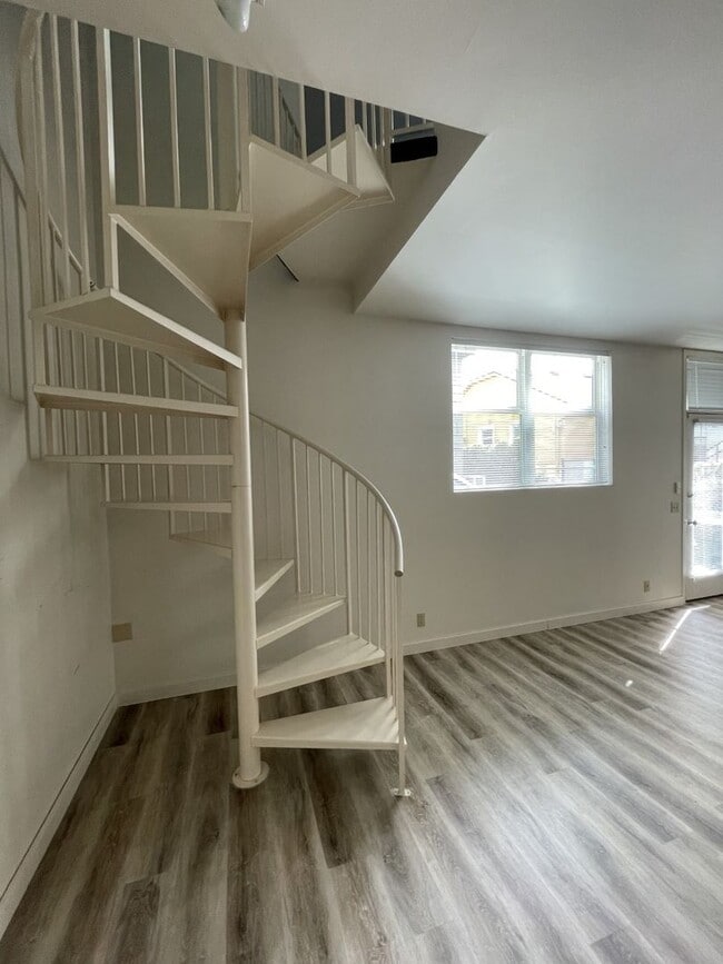 Building Photo - 126 E Edgar St