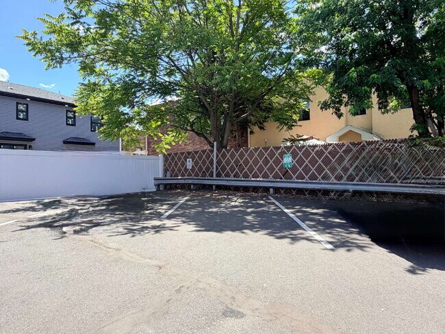 Building Photo - Spacious 1BR w/ Bonus Room Open Layout • Assigned Parking • Appliances • Garfield