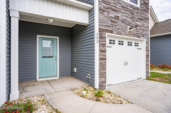 Building Photo - 202 N Stingray Ln