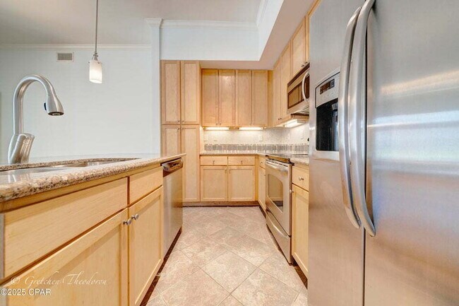 Building Photo - "Spacious 2-Bed Condo with 2.5 Baths on Fr...
