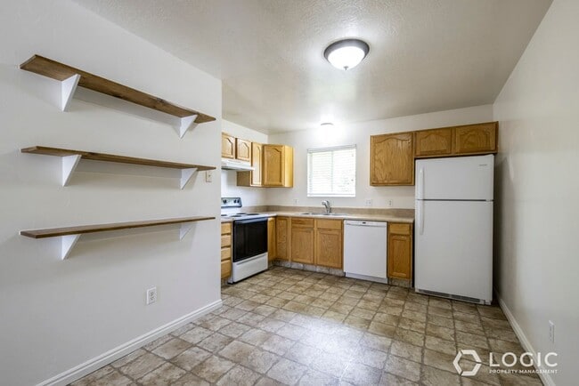 Building Photo - 934 E 500 N