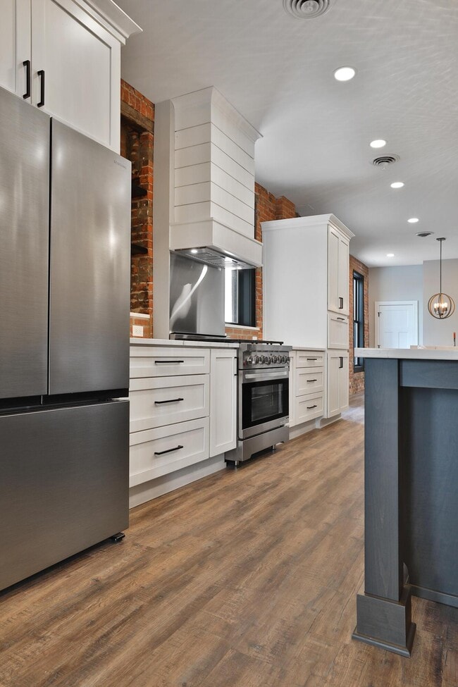 Building Photo - 370 S Washington Ave