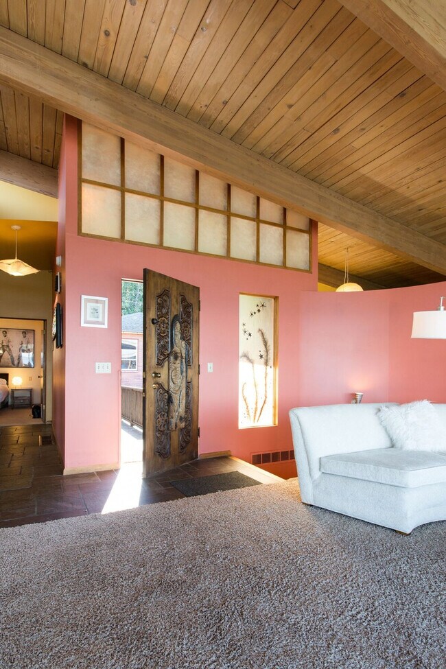 Building Photo - 4905-B Southwest Othello Street-SI ID1271726P