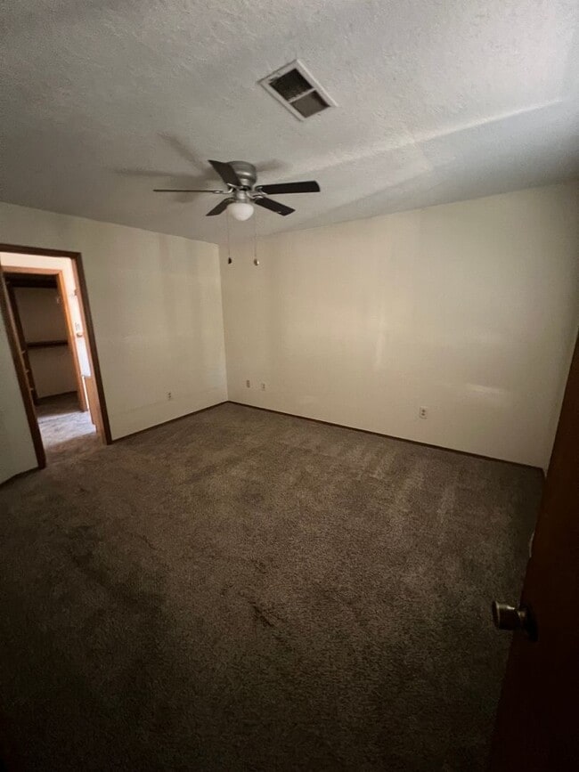 Building Photo - Taylor Ranch 3 Bedrooms 2 Bath 2/CG 1164/sf