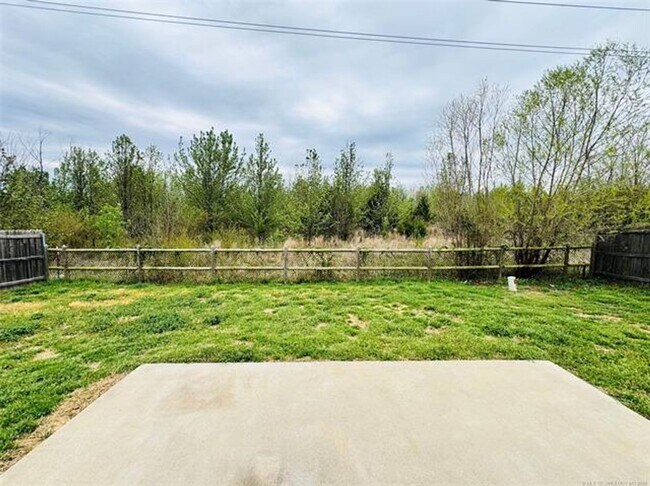 Building Photo - 4 bed/2 bath newer construction in prime location in Claremore!