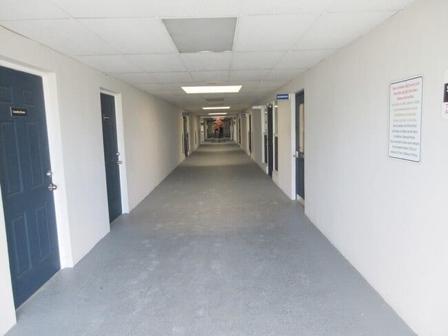 Building Photo - 2572 Emory Dr W