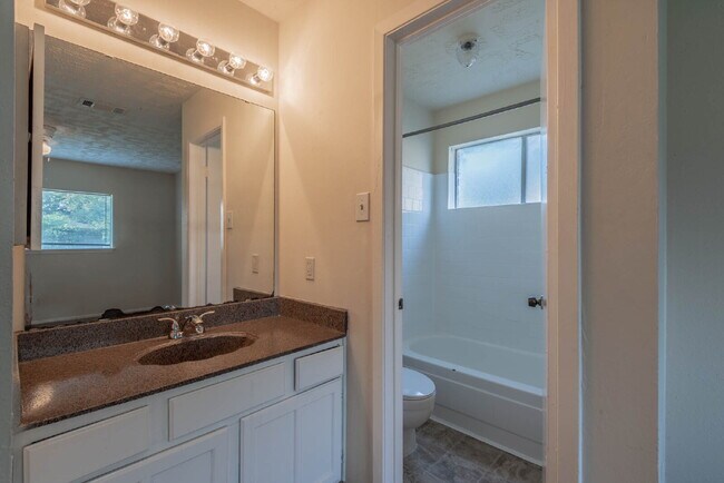 Building Photo - 8314 Poplar Ridge Ln