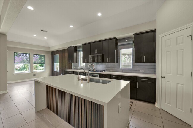 Building Photo - 10919 Walts Run Ln
