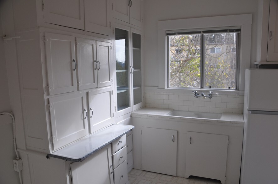 Building Photo - 2524 Benvenue Ave