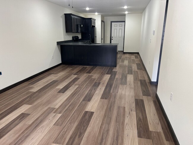 Building Photo - 2 bed 2 bath new build in 2024