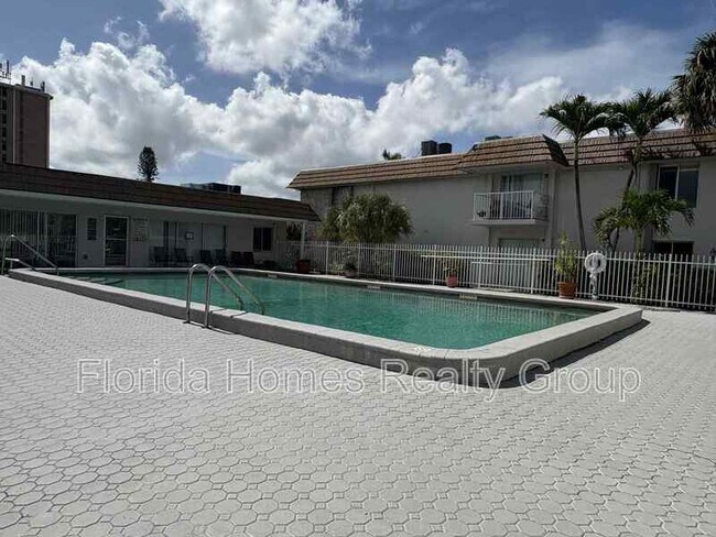Building Photo - 1830 Maravilla Ave