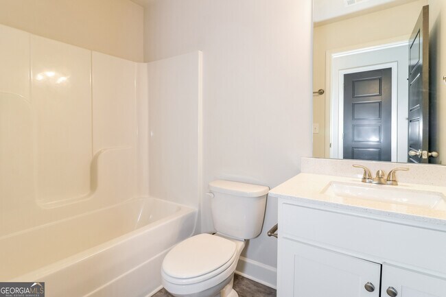 Building Photo - 657 Overlook Gln Dr