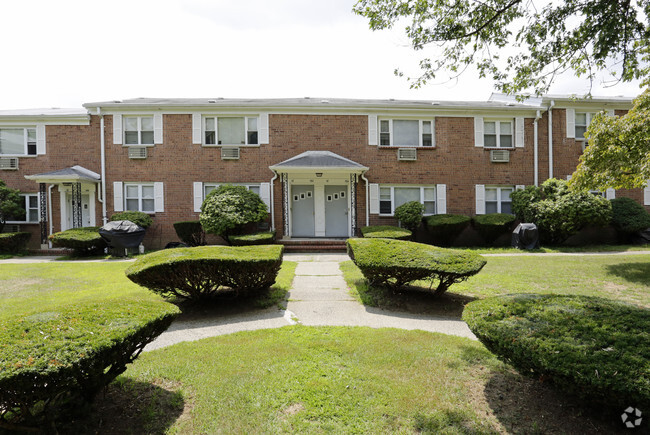 Building Photo - Knoll Gardens