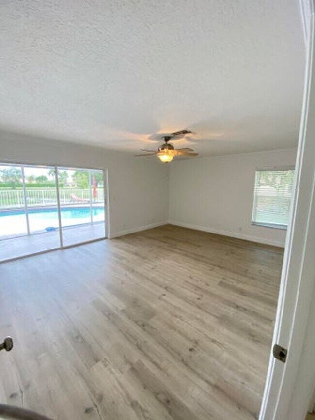 Building Photo - 4593 Bucida Rd