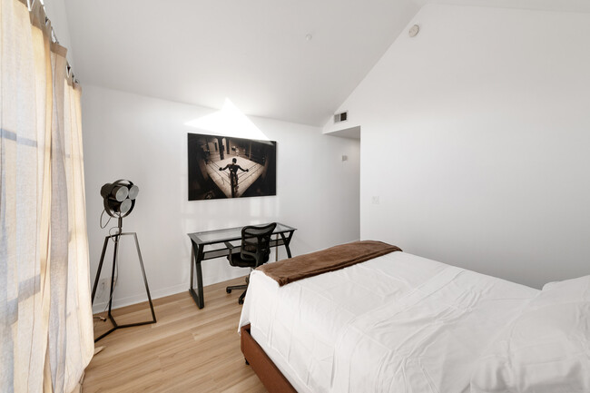 Bedroom 2 - 1401 S Bentley Ave