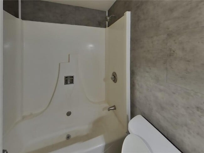 Building Photo - 1056 S Shore Dr