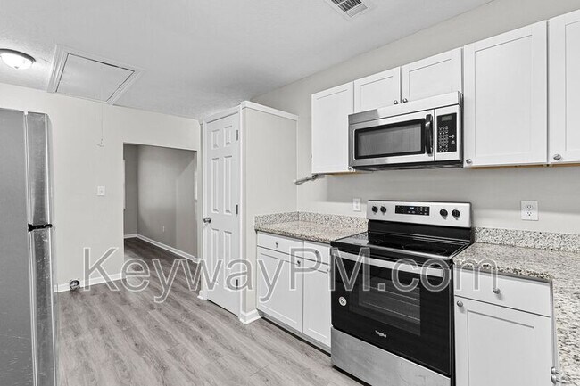 Building Photo - 1120 Dodge Ln