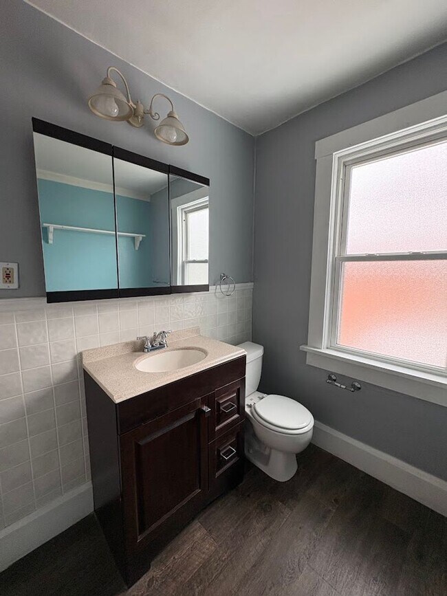 Building Photo - Large 3 bedroom home for rent - Massillon