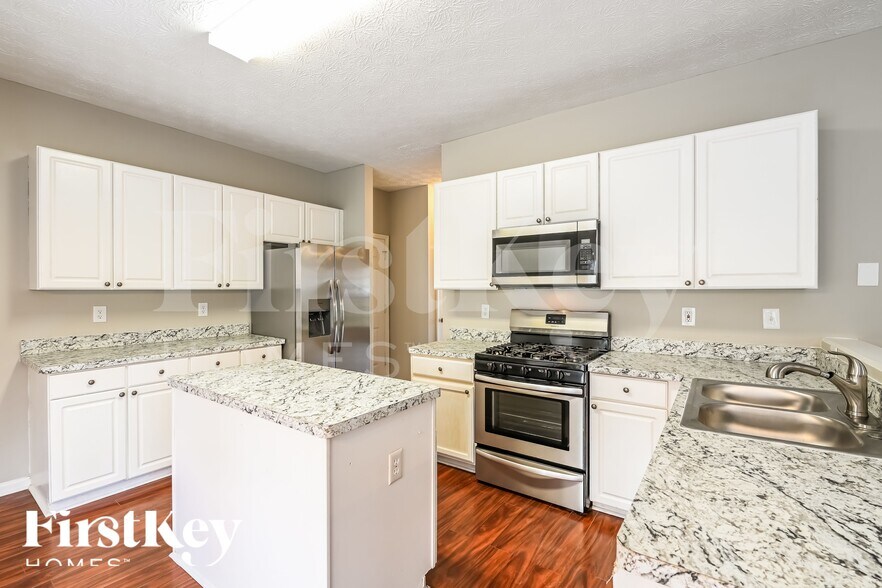 Building Photo - 6882 Waters Edge Dr