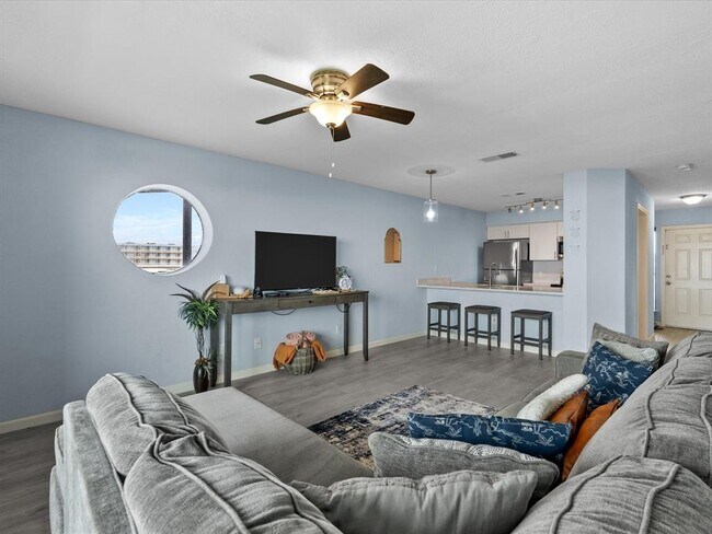 Building Photo - 7600 Seawall Blvd