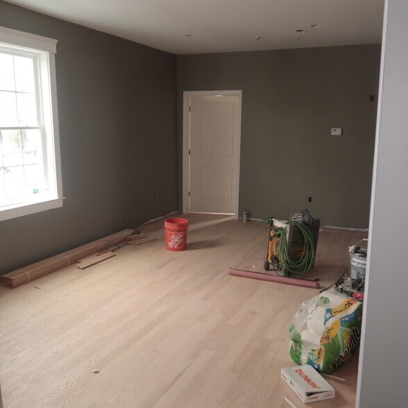 Building Photo - 32 Newhall St