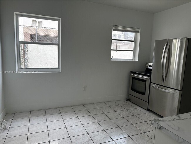 Building Photo - 1834 SW 27th Ave