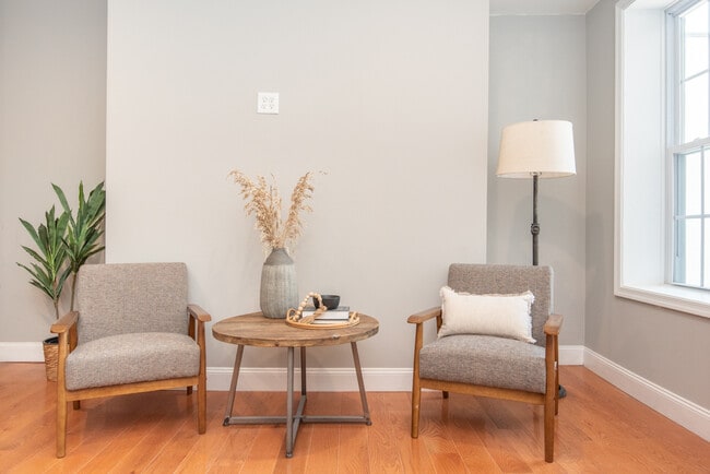 Building Photo - 318 N Duke St