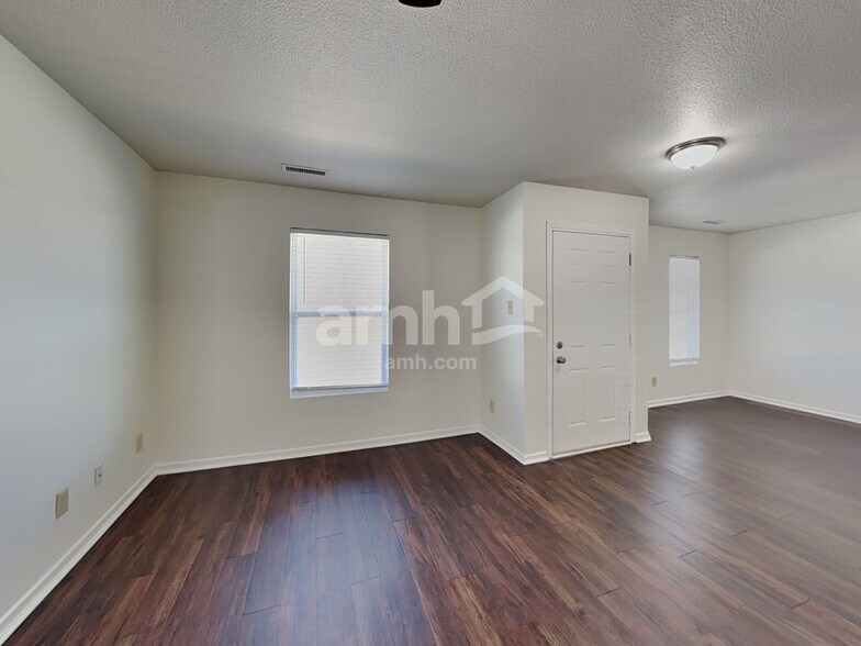 Building Photo - 10155 Cumberland Pointe Blvd