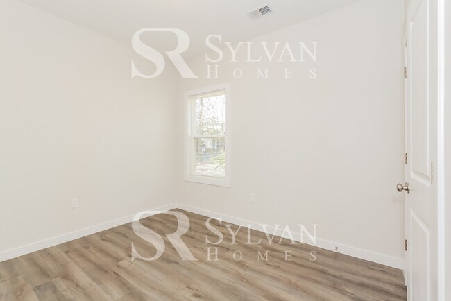 Building Photo - Welcome to your sanctuary at 1619 Dodge Av...