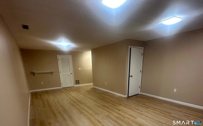 Building Photo - 256 Monticello Dr